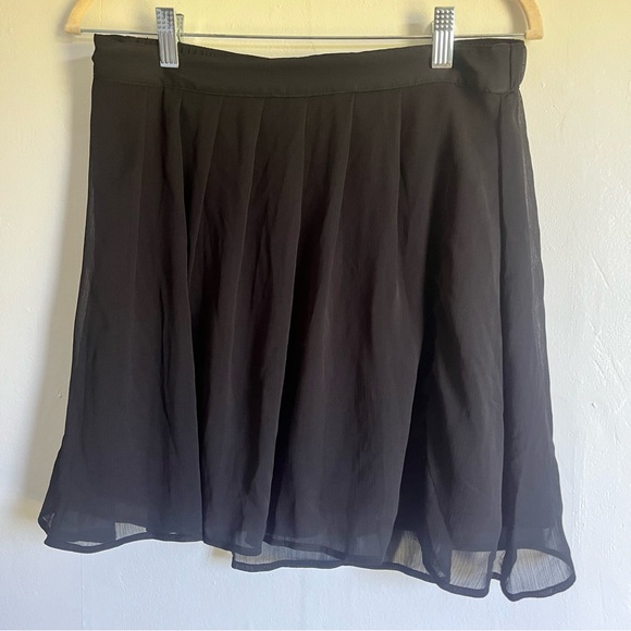 Old Navy Black Pleated Skirt—Size Small - Picture 1 of 3